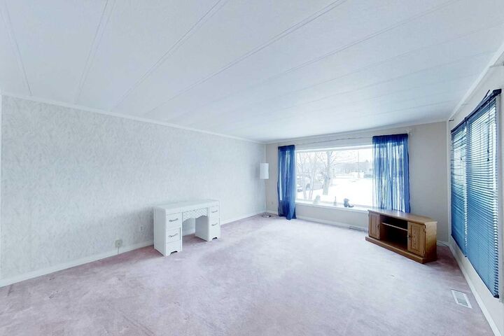 Property Photo:  108 3 Street SW  AB T0G 2A4 