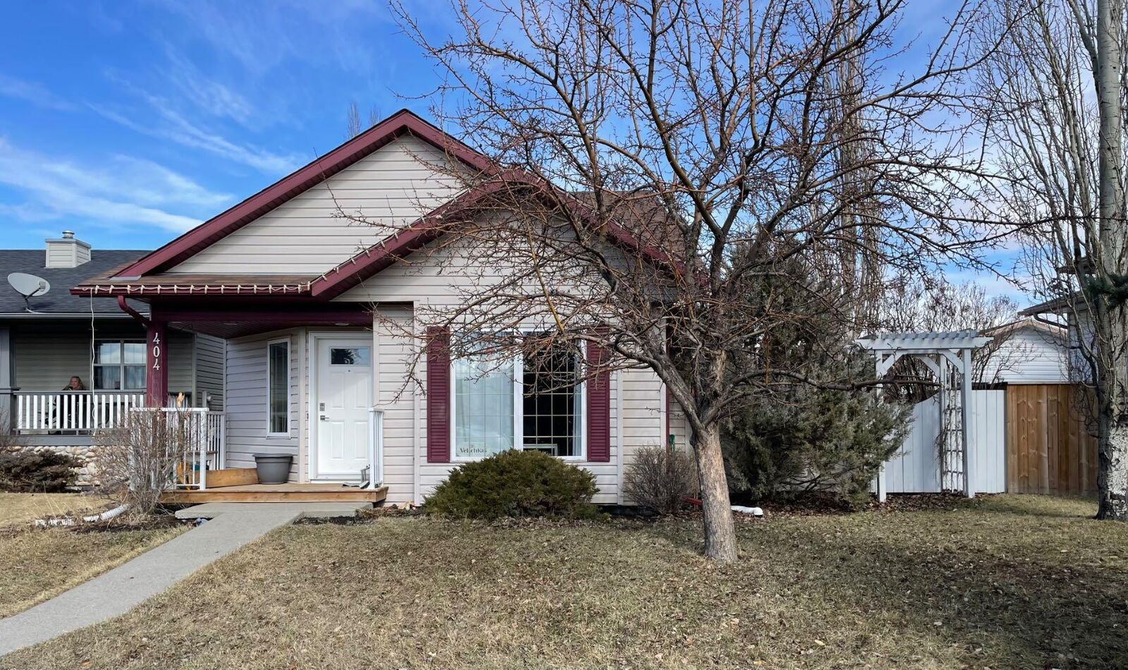 Property Photo:  404 18 Street SE  AB T1V 1W3 