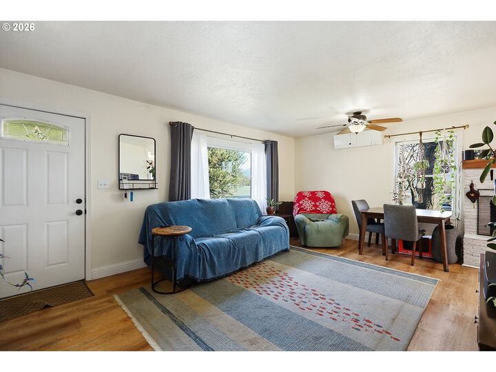 Property Photo: 1214 Walnut St OR 97058