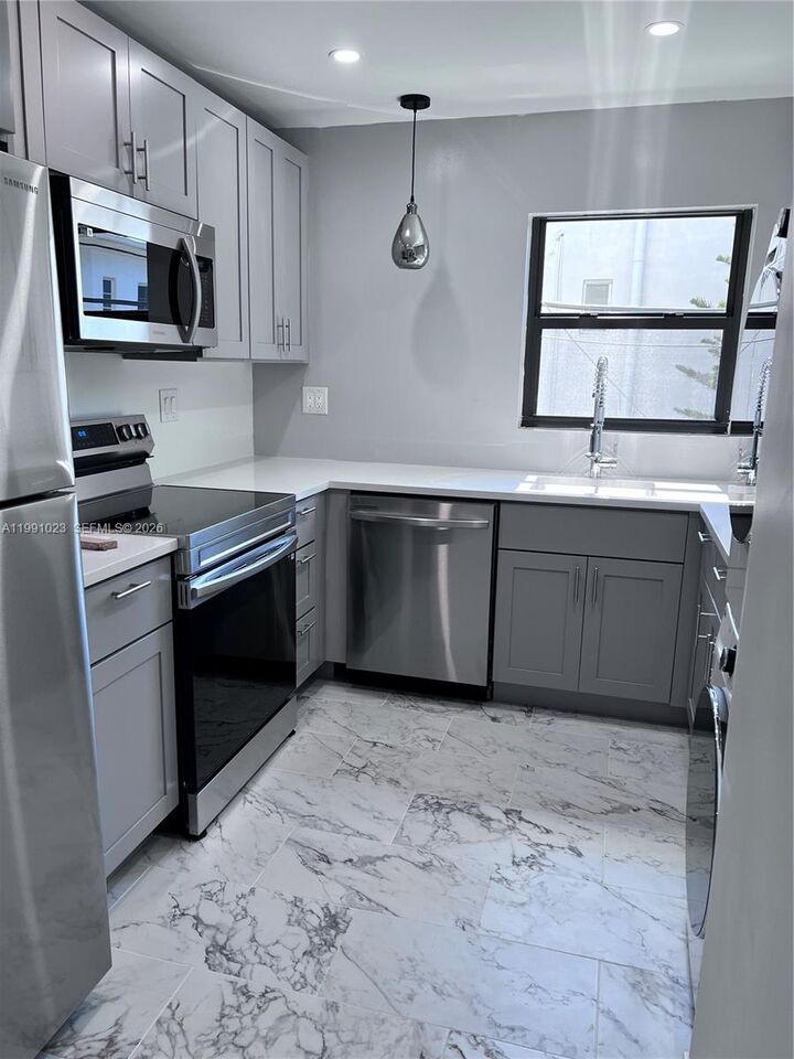 Property Photo: 1617 Jefferson Ave 204 FL 33139