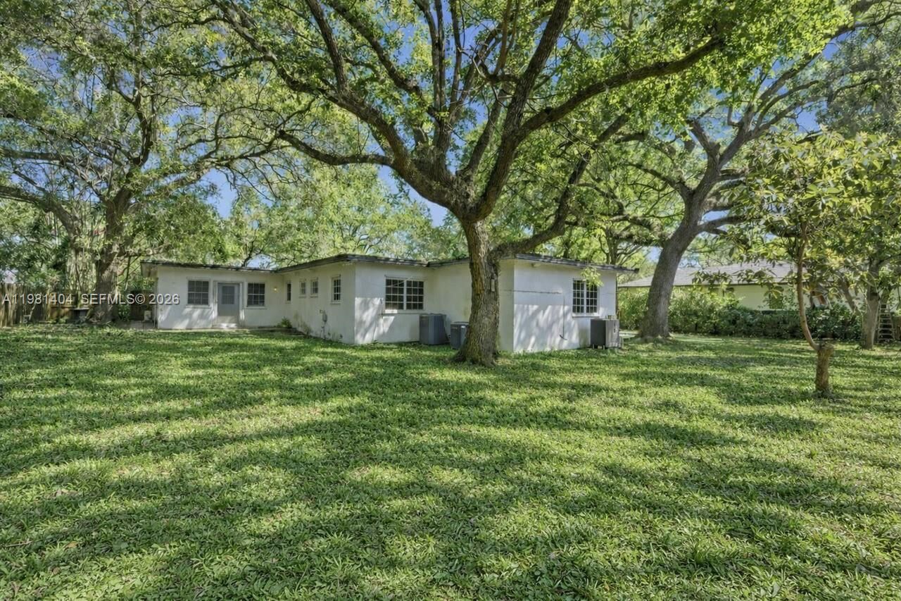 Property Photo: 7870 SW 98th St FL 33156