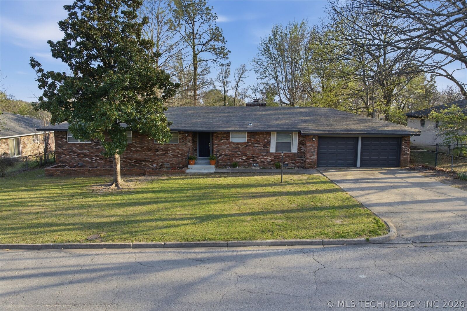 Property Photo:  802 E Seneca  OK 74464 