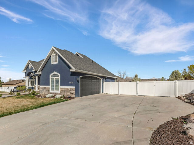 Property Photo: 14227 S Arbor Rose Cir UT 84096
