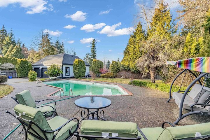 Photo de la propriété:  13371 21A Avenue  BC V4A 9N1 