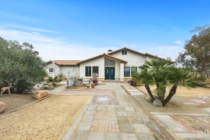 Property Photo:  5504 E White Lane  CA 93307 