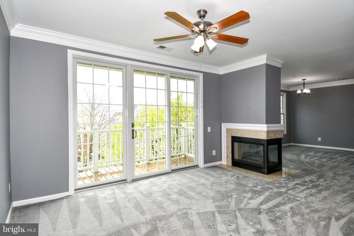 Property Photo: 1809 Kenwood Avenue 301 VA 22302