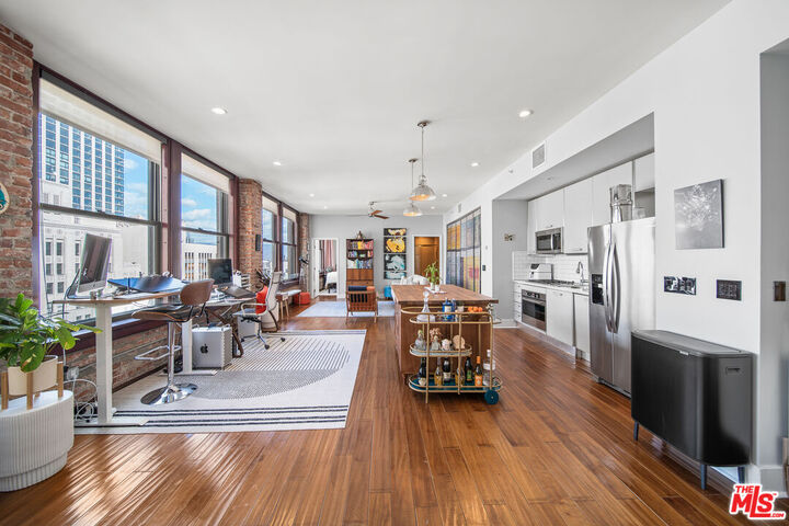 Property Photo: 460 S Spring St CA 90013