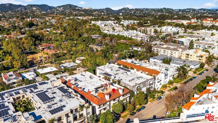 Property Photo:  11755 Montana Ave  CA 90049 