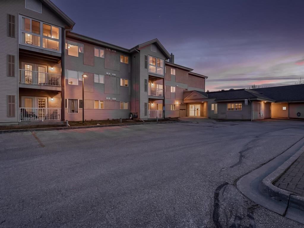 Property Photo:  685 Warde Avenue  MB R2N 4H8 