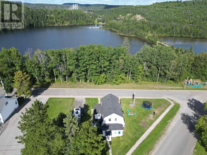 Photo de la propriété:  4 Riverview St  ON P0T 2J0 