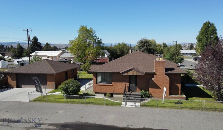 Property Photo:  2526 Locust Street  MT 59701 