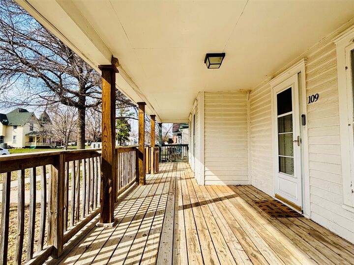 Property Photo: 109 Maxwell Street IA 50161