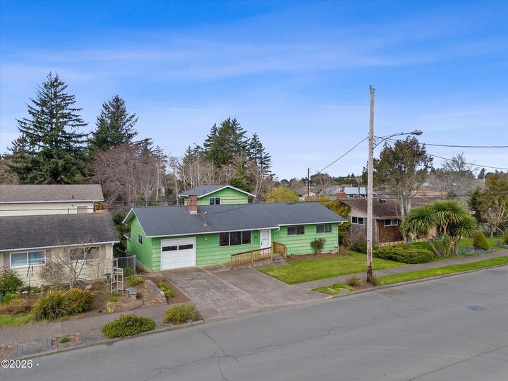 Property Photo:  919 NE Eads Street  OR 97365 