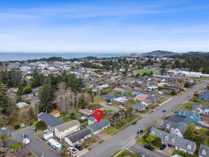 Property Photo:  919 NE Eads Street  OR 97365 