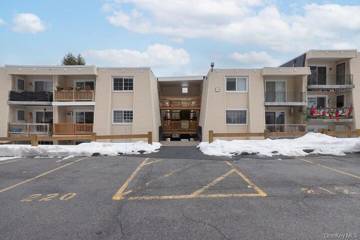 Property Photo:  219 Fox Run Lane  NY 10512 