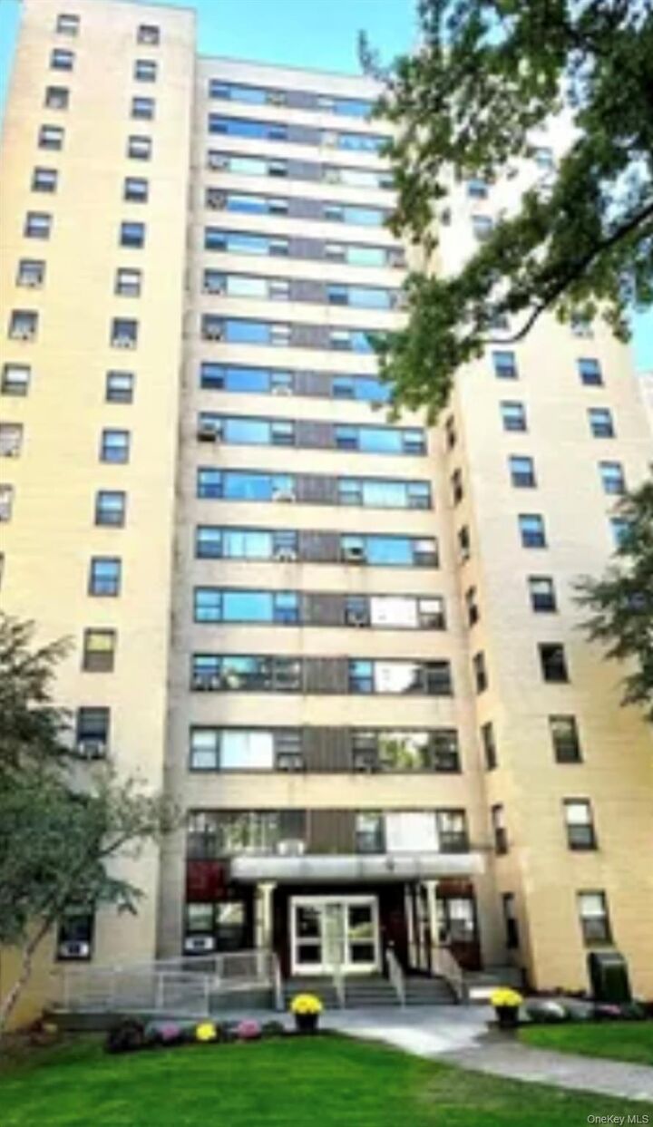 Property Photo: 2 Fordham Hill Oval 1G NY 10468