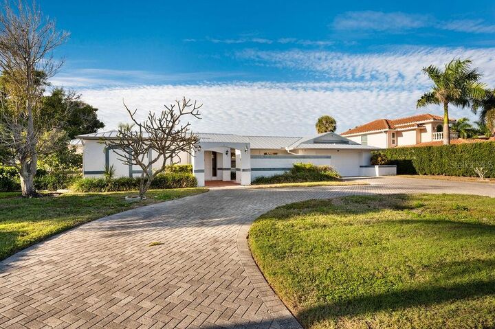 Property Photo:  561 Birdie Lane  FL 34228 