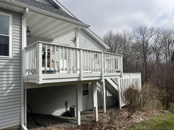 Property Photo:  1407 Villa Park Ct  WI 53090 