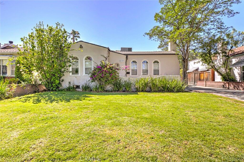 Property Photo: 5709 Beck Avenue CA 91601