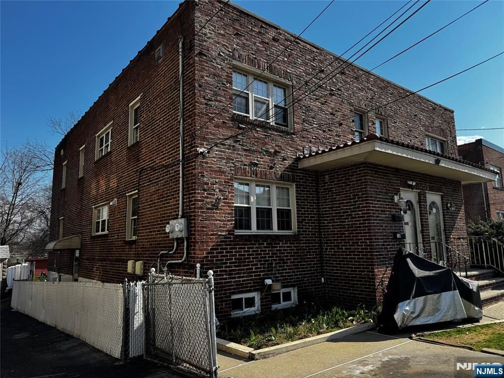 Property Photo:  158A Rutherford Place  NJ 07031 