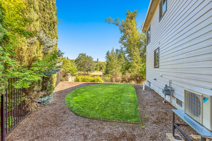 Property Photo:  302 Penny Lane  OR 97539 