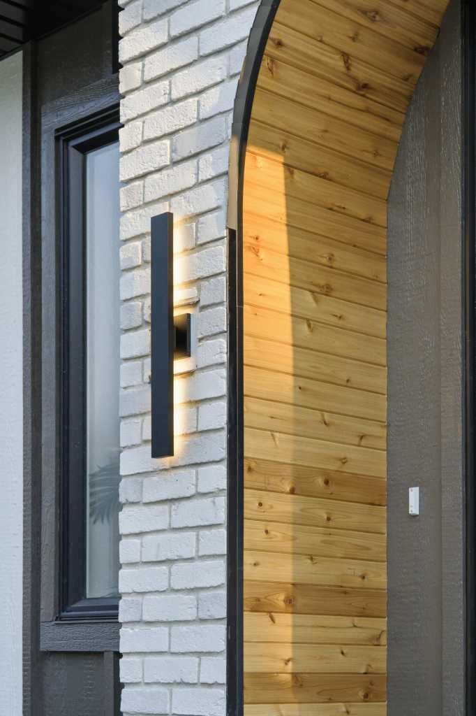 Property Photo: 521 15 Avenue NE 1 AB T2E 1H7