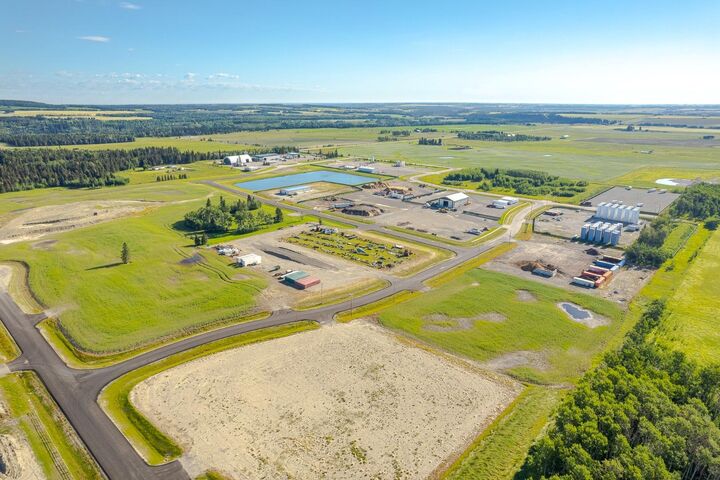 Photo de la propriété:  32532 Range Road 42 116  AB T0M 1X0 