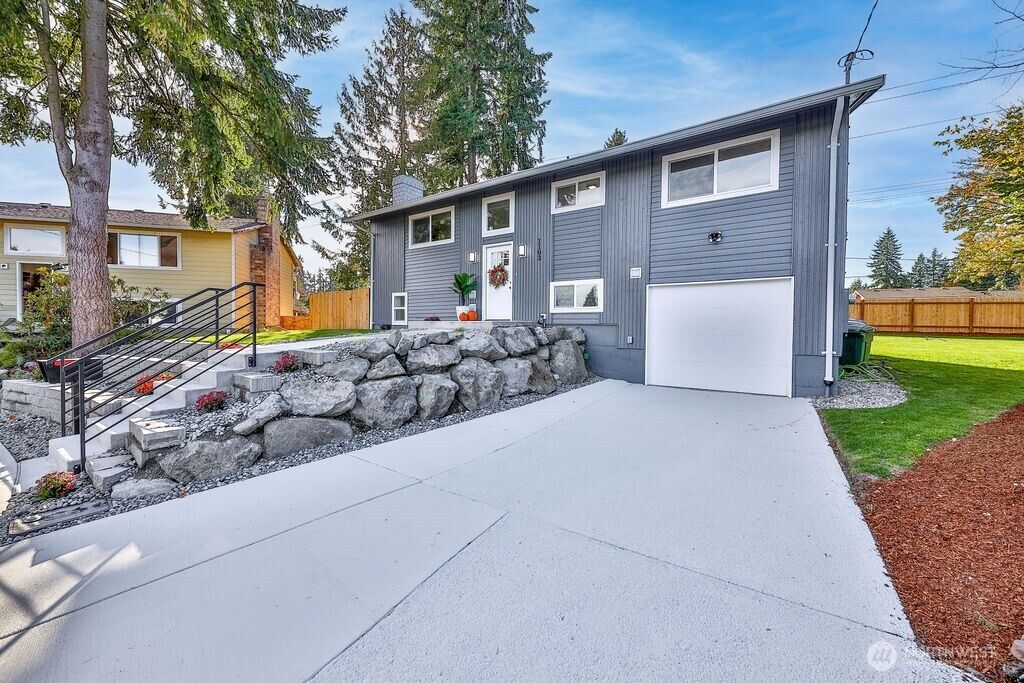 Property Photo:  1103  Vashon Court NE  WA 98059 