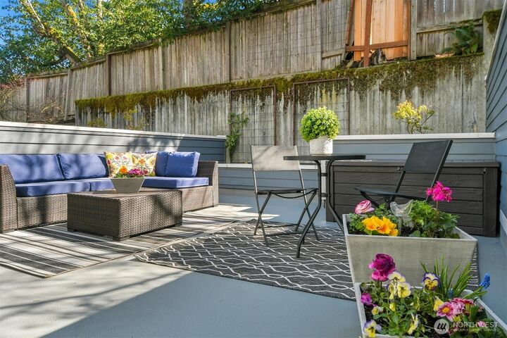 Property Photo:  2350  10th Avenue E 111  WA 98102 