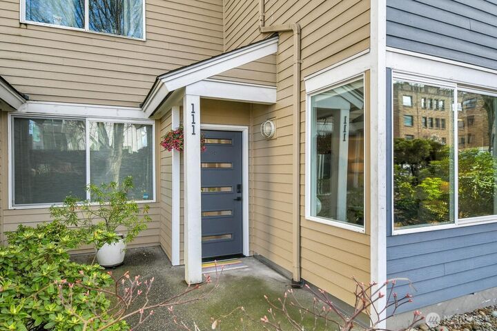 Property Photo: 2350 10th Avenue E 111 WA 98102