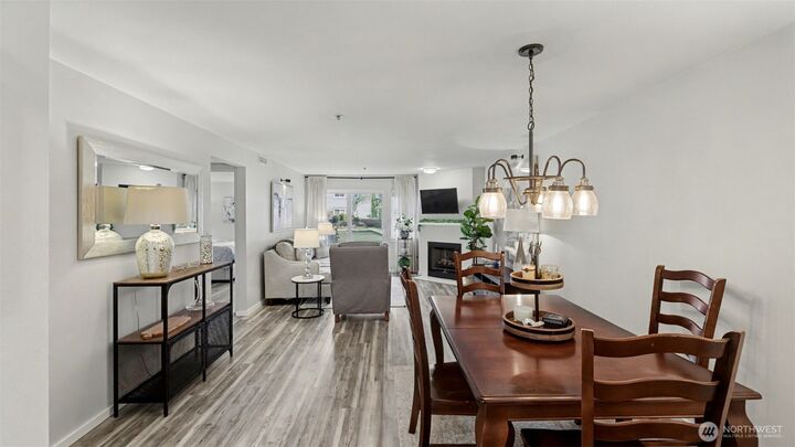 Property Photo:  250 NW  Dogwood Street E-102  WA 98027 