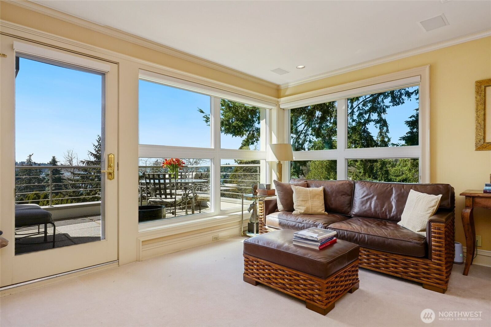 Property Photo:  101  99th Avenue NE 301  WA 98004 