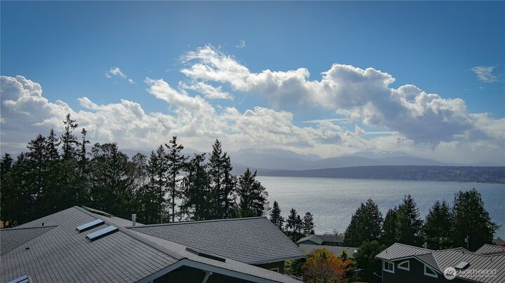 Property Photo:  85  Quinault Loop  WA 98368 