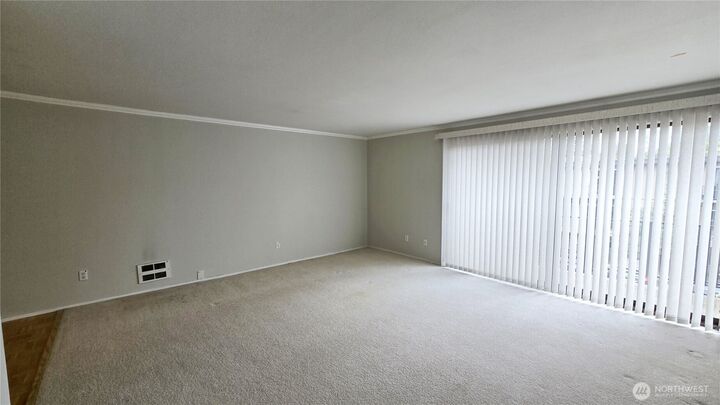 Property Photo:  11010 NE 68th Street 627  WA 98033 