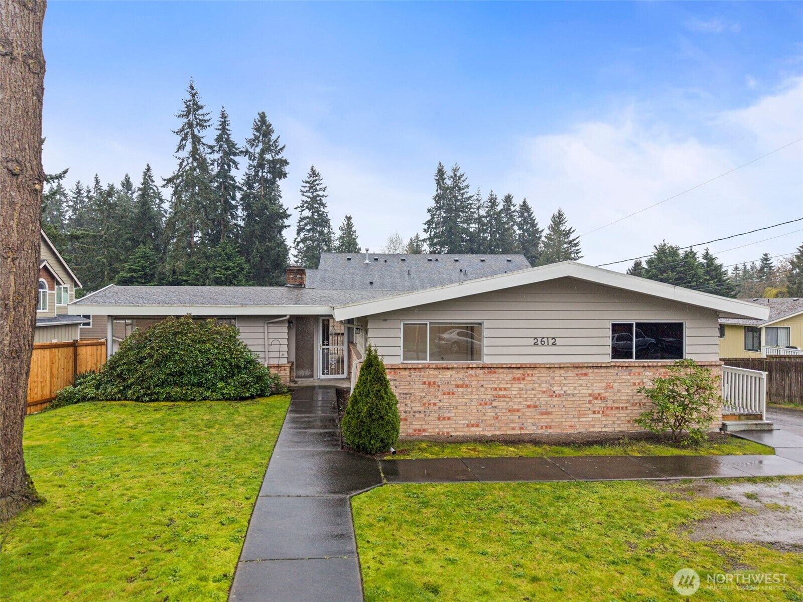 Property Photo:  2612  204th Street SW  WA 98036 