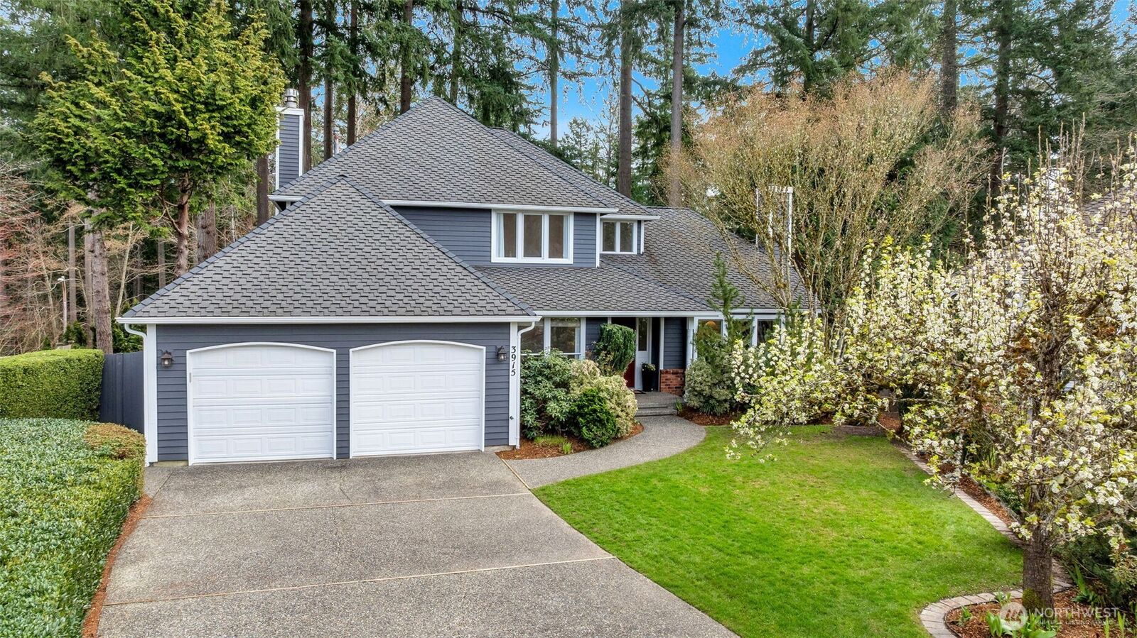 Property Photo: 3915 245th Court SE WA 98029