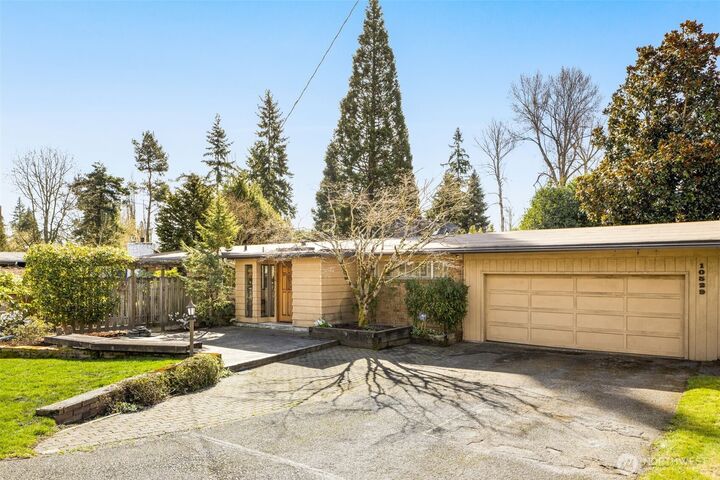 Property Photo:  10529 NE 20th Place  WA 98004 