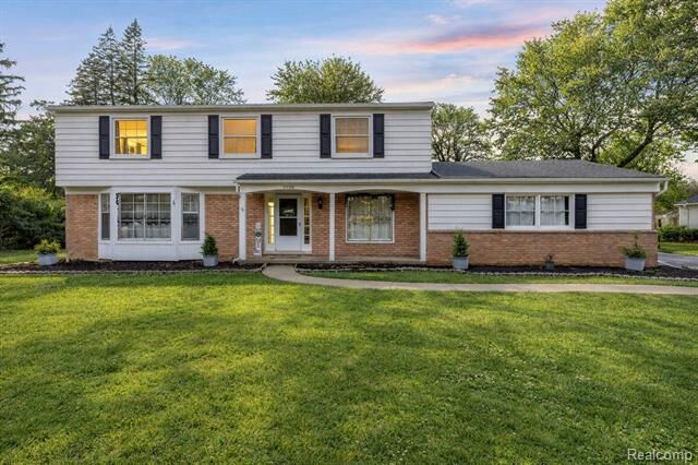 Property Photo:  5738 Pebbleshire Road  MI 48301 
