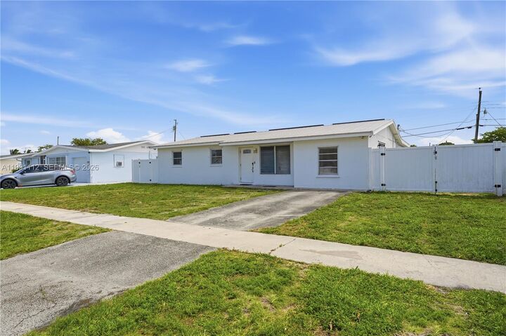 Property Photo:  3352 Taconic Dr  FL 33406 