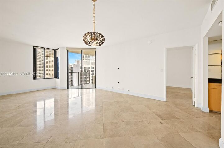 Property Photo:  520 Brickell Key Dr A1712  FL 33131 