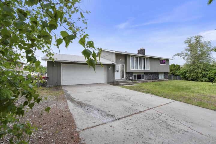 Property Photo:  1711 N McKee Rd  WA 99016 