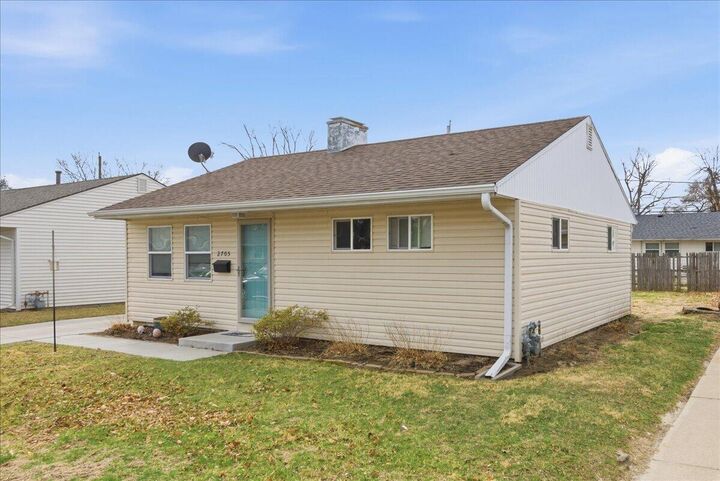 Property Photo:  2705 Avenue H  IA 51501 