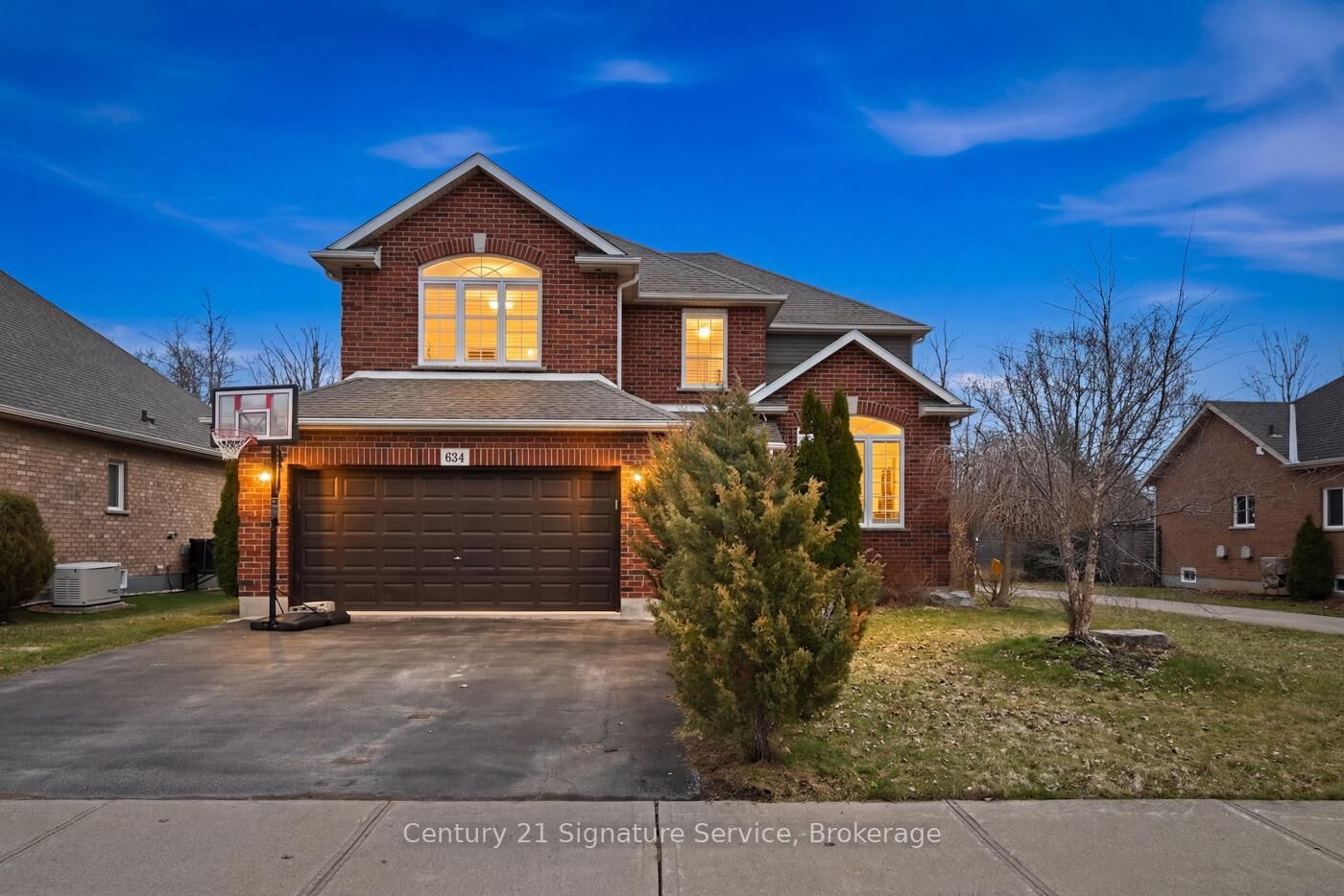 Property Photo:  654 Brian Street  ON L2A 6W2 