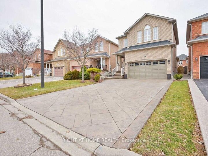 Property Photo: 814 Brass Winds Place ON L5W 1T4