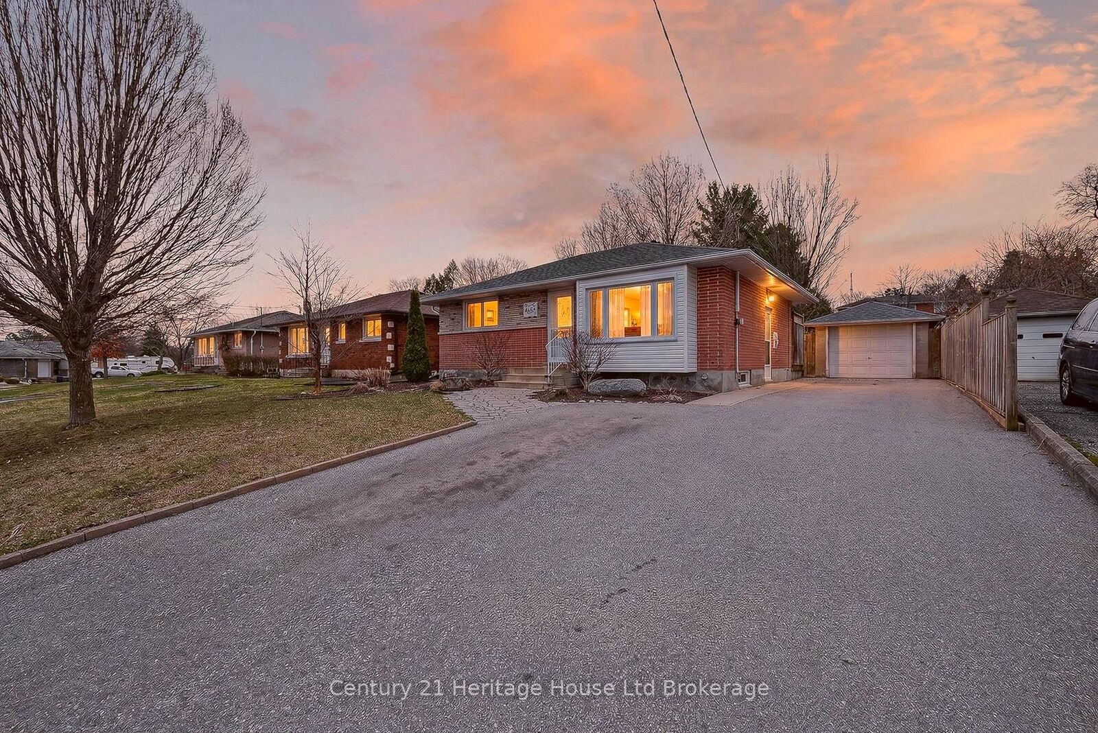 Photo de la propriété: 390 Argyle Street ON N4S 2G6