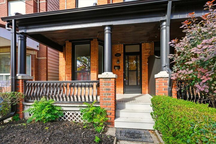 Photo de la propriété: 30 Ulster Street ON M5S 1E3