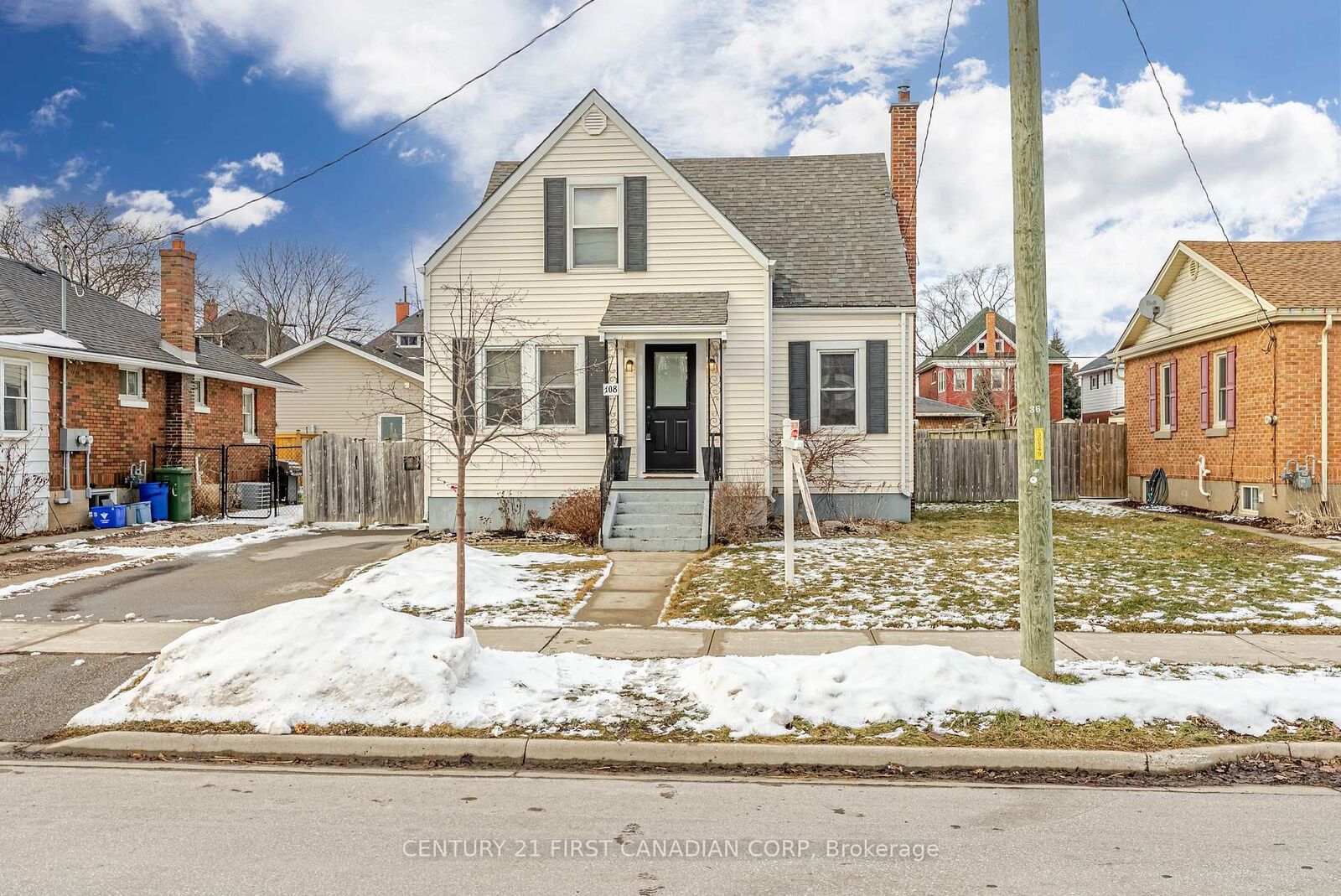 Property Photo:  108 Myrtle Street  ON N5R 2G3 