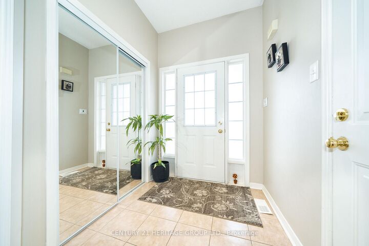 Photo de la propriété:  126 Lowther Avenue  ON L4E 4P4 