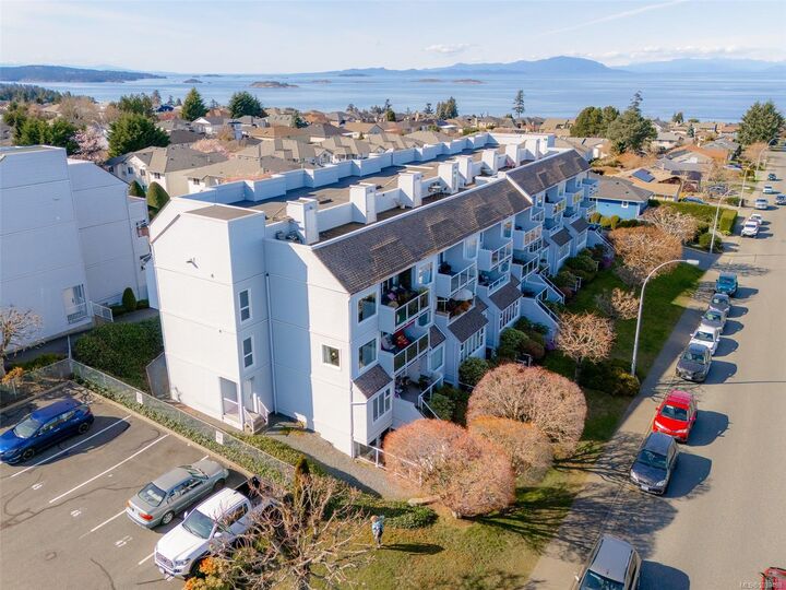 Photo de la propriété:  6231 Blueback Rd 102A  BC V9V 1J3 