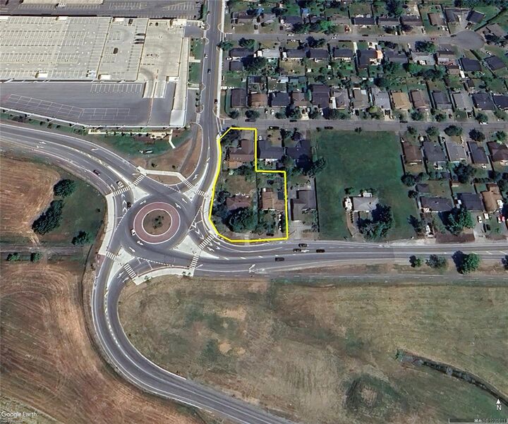 Property Photo: 2094 Beacon Ave BC V8L 1W7